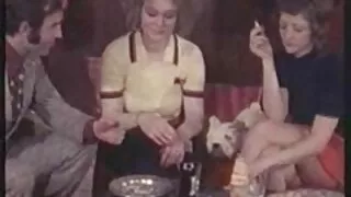 ფეხსაცმლის გამყიდველი fucked გოგონები მაღაზიაში