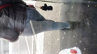ქმარი, მძიმე ცოლი ელოდება თავის საყვარელ 14 თებერვალს