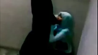 კლიენტს აცვია კაბა ifxy