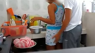 იგი მოვიდა, რათა იპოვოს სამუშაო და fucked