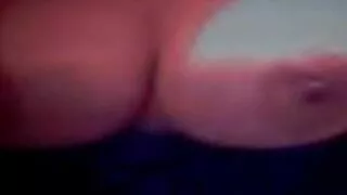 ახალგაზრდა აზიელი, ოფისში მიერ კოლეგას
